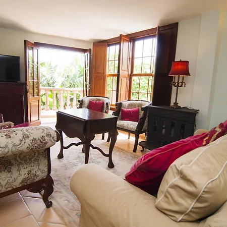Arminda Hotel